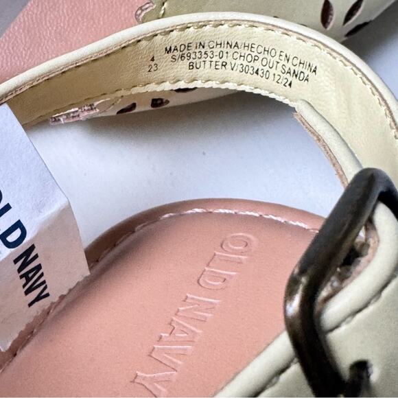 Old Navy Girl's Butter Sandals with Perforated Design and Ankle Straps Sz 4Y - Picture 8 of 11